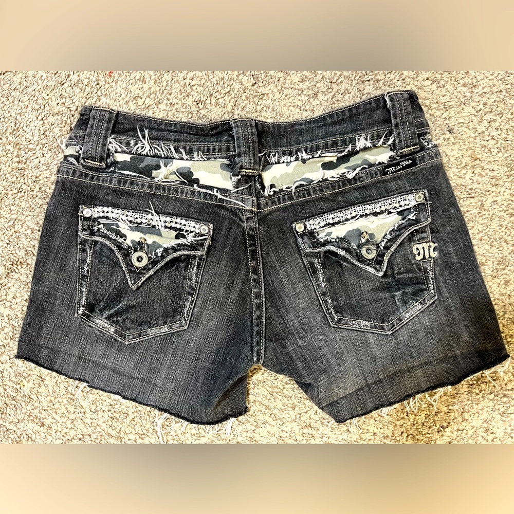 Miss Me Jean Shorts - gray with camouflage detail